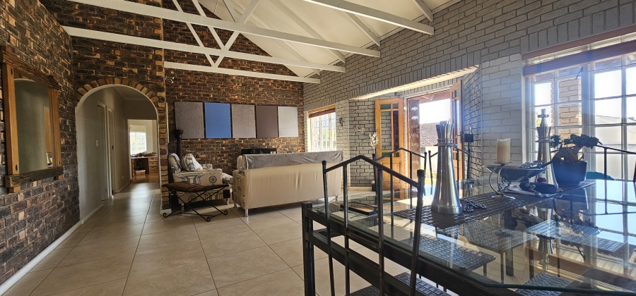 5 Bedroom Property for Sale in Middedorp Western Cape